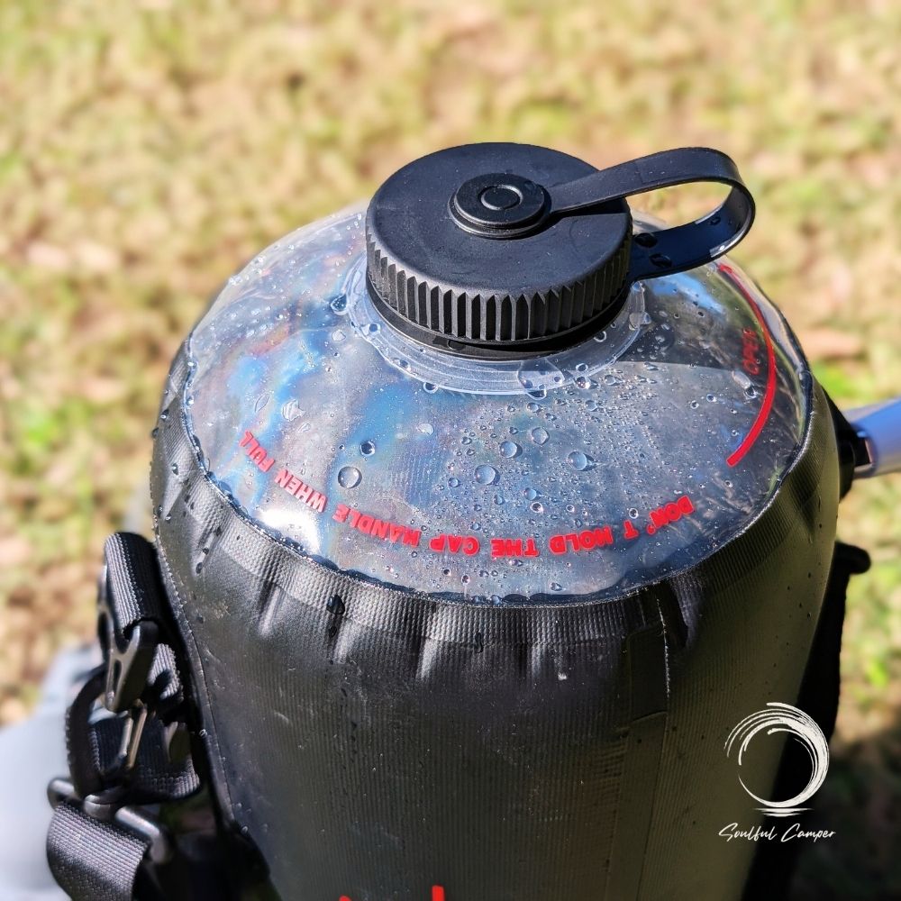 Twist cap and handle of Sun Shower with water droplets and fill instructions